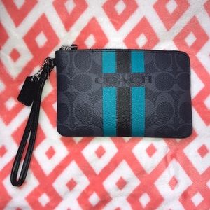 Coach corner zip wristlet new with tags